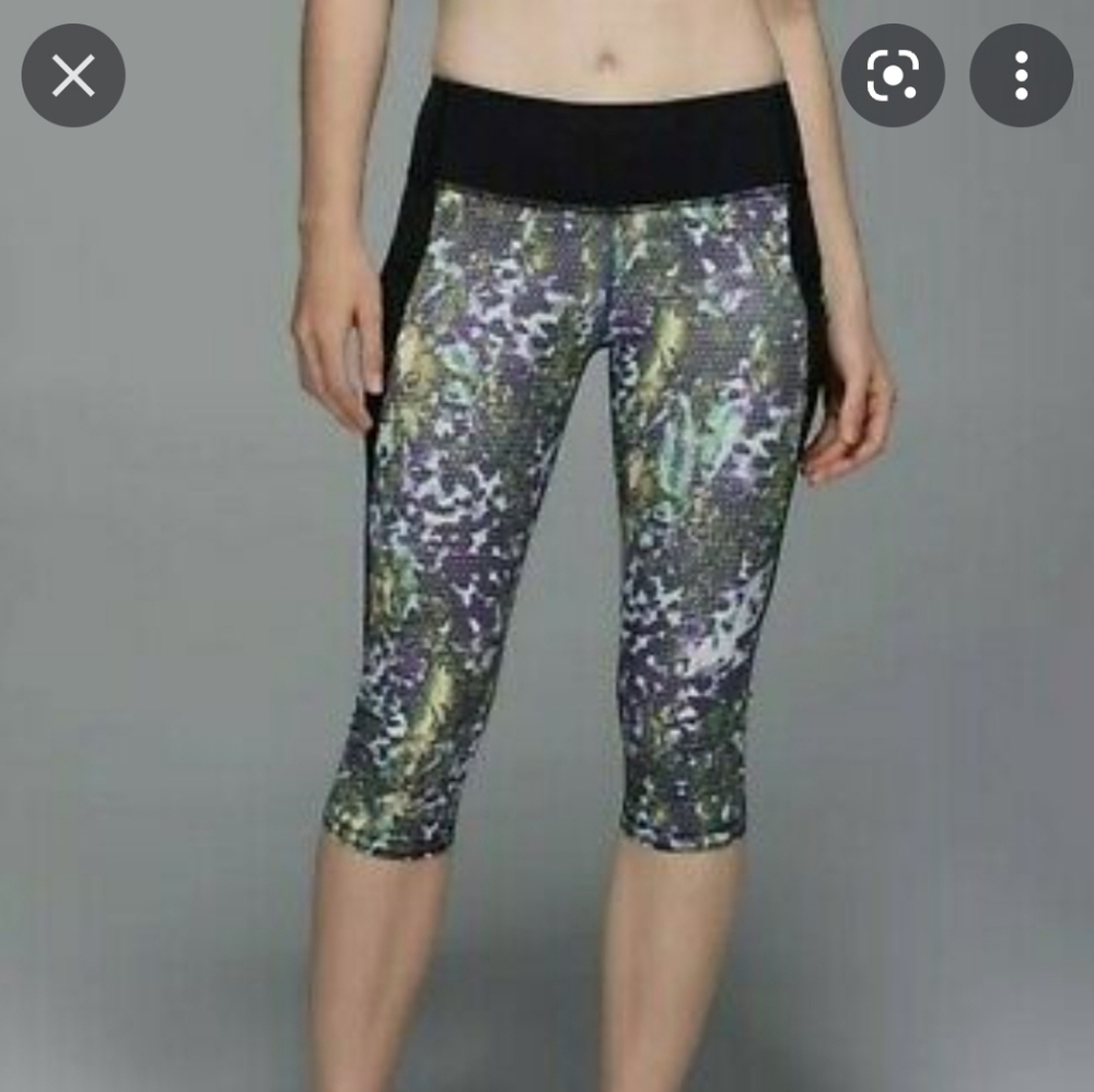 ☀️Lululemon Top Speed Crop in Floral Sport Multi